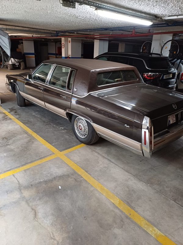 CADILLAC Fleetwood – Image 7